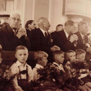 Glockenweihe am 17.12.1950: Festgottesdienst in der Pfarrkirche (v.l.n.r. Lenk, BM Pichler, Kröll)