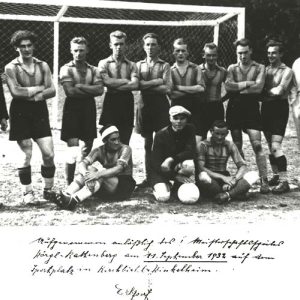 Fußball in Wörgl, vorne Mitte Franz Kröll, v.l. Adi Mitterer, Erb Adi
