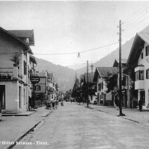 ca. 1943, Adolf Hitler Straße, li. KH Schwingshackl, re. Josef Feichtinger