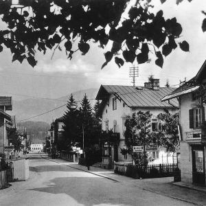 ca. 1944, re. Riedl, Zottl Villa, li. Unterkrumbacher,