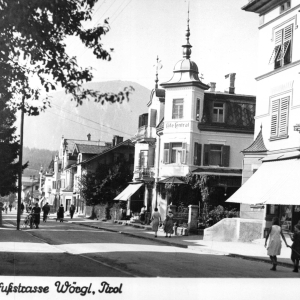 Bahnhofstraße mit Cafe Central