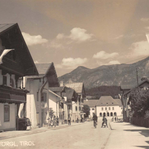 Bahnhofstraße li. Kanzleigebäude der Brauerei, Bäckerei Eder, Mitte Bahnhof, re. Schlosserei Blattl