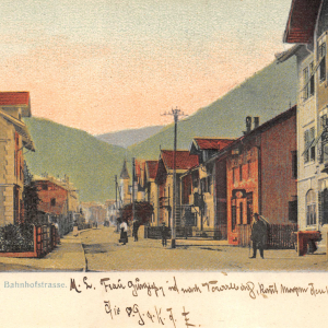 ca. 1915, re. Gasthaus Rose, Büchsenmacher A. Toman, Bäckerei Eder, Gerstner, Brau AG, li. KH Schwingshackl, Blattl Haus