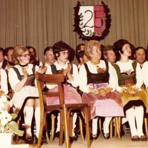 25. Jubiläum Haselsteinerchor im Astnersaal, 1.v.l. Loinger Elsa, 2.v.l. Schrattenthaler Elfriede, 3.v.l. Schwöllenbach Herta, 4.v.l Herma, 5.v.l. Wimpissinger Gerda, 6.v.l. Loinger Barbara