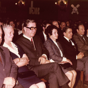 25. Jubiläum Haselsteinerchor im Astnersaal, l. BM Rupert Hagleitner mit Frau, v.r.nach l. Dr. Fritz Prior, Sixtus Lanner mit Frau