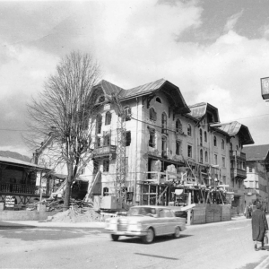 Andreas-Hofer-Platz, mit Sepp Gollner, GH Alte Post, Pfarrkirche, GH Volland