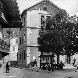 Die alte Volksschule als Schulkaserne