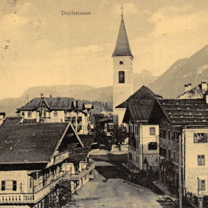 ca. 1930, Innsbrucker Straße, li. Aufinger, re. Danek, Volland und Pfarrkirche