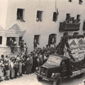 Bei der Stadterhebung 1951, Lastauto der Gebr&uuml;der Winner, Fr&auml;chterei, Kohle und Schottergrube