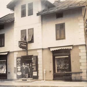 Gemischtwaren Schwingshackl, eröffnet 1899 in der Bahnhofstraße