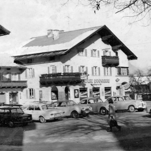Haus Johann Gollner, seit 1913, vormals Nikolaus Schachtner, Ehrenbürger von Wörgl, gest. 26.04.1913, daneben Adler Drogerie