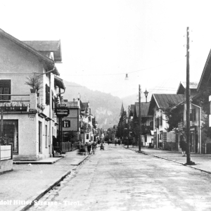 Gemischtwaren Schwingshackl, eröffnet 1899 in der Bahnhofstraße