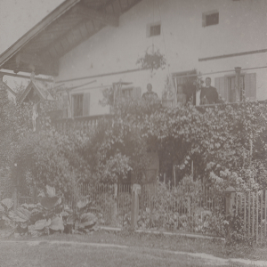 1907, Pfarrhof in der Wildschönauer Straße, mit Koop. Dell
