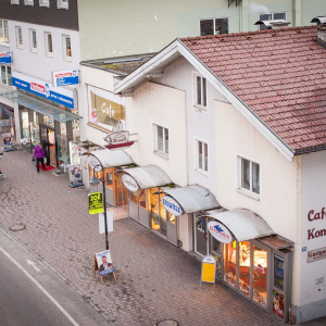 Confiserie, Eisdiele und eine neue Kuchentheke luden ein. Ca. 2016