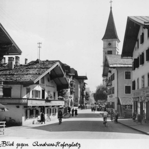 GH Aufinger, Bäckerei Mitterer, GH Alte Post, rechts GH Volland und davor Fritsche