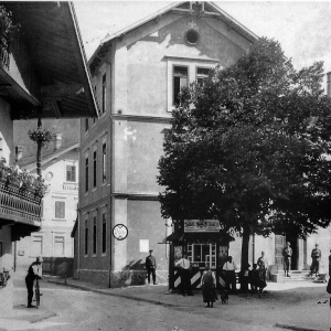 1937, Schule - Kaserne, Mang Trafik, links Gemeindeamt