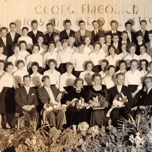 1958, Chor der Musikfreunde im Astnersaal zum 200. Todestag von G. F. Händel, Messias, v. r. sitzend Dirigent Knoflach