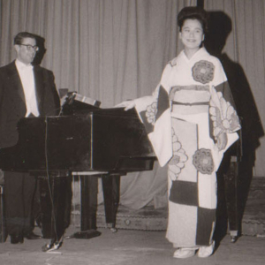 Festabend für Suwa, 1964, am Klavier Walter Moore, Alt Sängerin Egawa