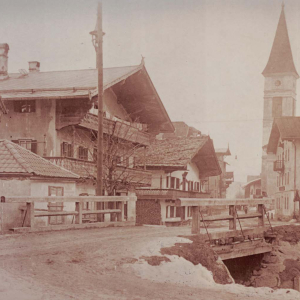 1916, Brücke über den Wörgler Bach, GH Aufinger davor Hl. Nepomuk und Waltl-Metzger, Bäckerei Mitterer, Gasthof Alte Post, Mangbauer, Kirchturm, Gasthof Volland, Franz Danek