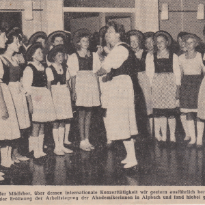 Der Haselsteinerchor bei der Eröffnung der Arbeitstagung der Akademikerinnen in Alpbach, die Namen finden sie im nächsten Bild