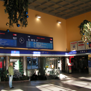 Halle Mitte Wörgl Hbf im Weihnachtsschmuck_2006