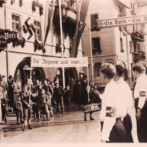 NS-Aufmarsch 1938 vor der Abstimmung für den Anschluß