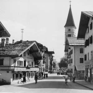 li. Aufinger, Mitterer, Astner, re. Danek, später Fritsche, dahinter Volland