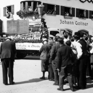 Stadt - Erhebungs - Feier, Wagen der Eisenbahner zur Erinnerung der Eröffnung Innsbruck - Kufstein 