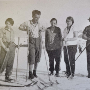 Beim Skifahren am Markbachjoch, v.l.n.r. Irma Gottlieb, Ernst Welzl, Vroni Loinger-Mitterhofer, Gretl Ostermann Fritz Rissbacher