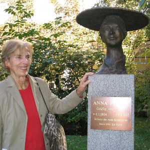 Zu Lia Riglers bedeutendsten Werken zählt die Büste der Anna Plochl, die im Burghof in Graz in der Reihe der wichtigsten historischen Persönlichkeiten der Steiermark steht. Die Frau von Erzherzog Johann, die aus bürgerlichem Haus stammte, tat sich durch soziales Engagement hervor. Lia Rigler setzte als Gewinnerin der öffentlichen Ausschreibung das Denkmal dann um.