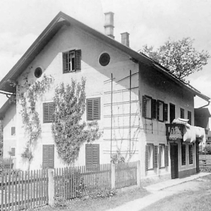 Mitterhoferweg, Augasse, im Hintergrund links die Krankenhauskapelle