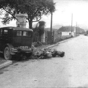 ca. 1905 Unfall auf der jetzigen Lofererstraße, Das Kennzeichen E- bedeutete Tirol, A- war Wien 