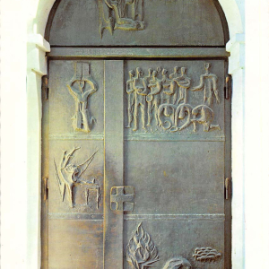 Eingang der Pfarrkirche zum hl. Laurentius ab 1966, gestaltet von Elmar Kopp