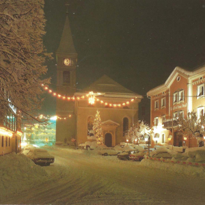 Früher Kirchplatz, jetzt Andreas Hofer Platz, Alte Post, Pfarrkirche und Neue Post