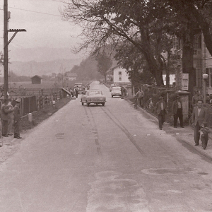 ca. 1940 Bundesstraße Richtung Grattenbrücke, re. Neuner Villa
