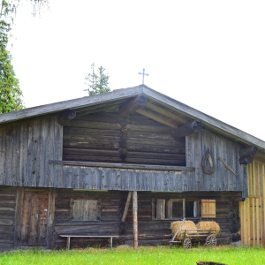 Neben der Doaglkapelle die Doagl-Hütte vom Riederbauern