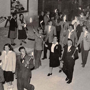 Aufmarsch des Tennisclub Wörgl anlässlich der Stadterhebung 1951.