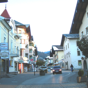 2011, Bahnhofstraße, noch mit Farben Ladstätter