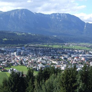 2011, Wörgl-Stadtkern, vom Hennersberg aus gesehen gegen das Hundalmjoch