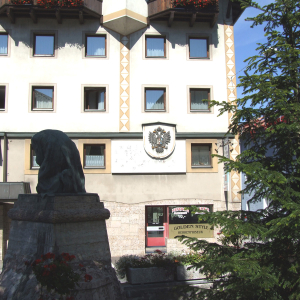 2011, Kaiserliches Schild am Hotel Alte Post