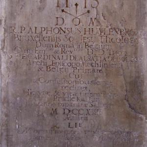 2011, Älteste Grabplatter von Wörgl.  Der Erzbischof von Malinesm, Thoams Phillip von Esaß ließ seinem 1722  auf der Rückreise von der Papstwahl Innozenz XIII. den in Wörgl verstorbenen Begleiter, dem 1667 in Brüssel geborenen Jesuiten Professor P.Alphons Huylenprocq, einen Grabstein setzen, der seit über 260 Jahren im nördlichen Längsschiff unserer Pfarrkirche eingesetzt ist