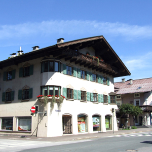 2011, Gollner Häuser, Salzburger Straße 8, 10, 12