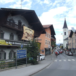 2011, Bruggenhockerbrücke, ehem. Gasthof Aufinger, Mitterer-Haus, Stadtpfarrkirche, Volland-Haus mit BAWAG, Schlögl-Metzgerei, Zoo-Treff