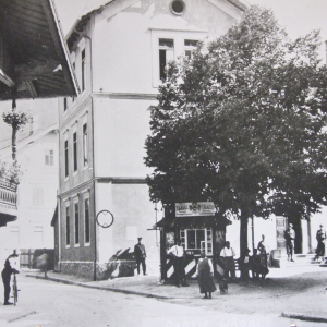 1937, Schule - Kaserne, Mang Trafik, links Gemeindeamt