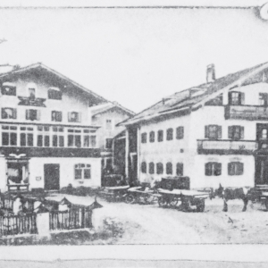 Links: Gasthaus und Krämerei zum Neuner. Rechts: Seit Jahren beherbergt das Haus im Besitz von Peter Schrettl das Geschäft der Elektro Unterland OHG