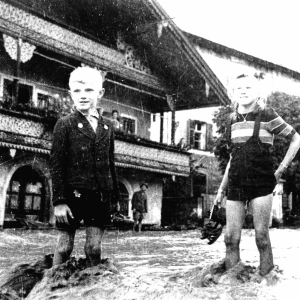 Hochwasser 20.06.1946, im Hintergrund Riedhart und Gasthof Weißes Lamm