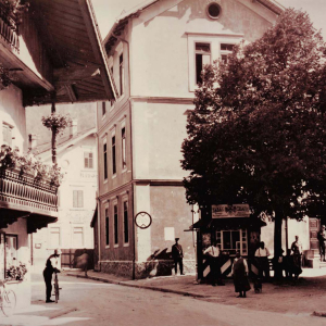 1937, Schule - Kaserne, Mang Trafik, links Gemeindeamt