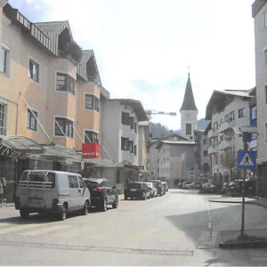 Josef-Speckbacher-Straße mit Lederwaren Grimm, Mode Rieser und M-Preis