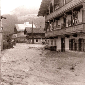 Kanzler-Biener-Straße, Hochwasser 20.07.1946. Spiegl-Stöckl-Nußbaumer-Haus, Vorhauser, Schusterbauer und Bassgeigerbauer