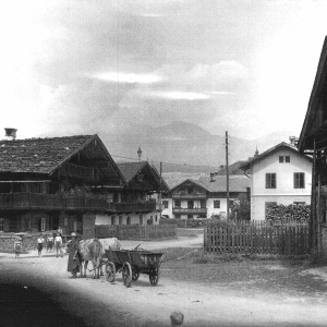 Kanzler-Biener-Straße, rechts der Vorhauser Stadel